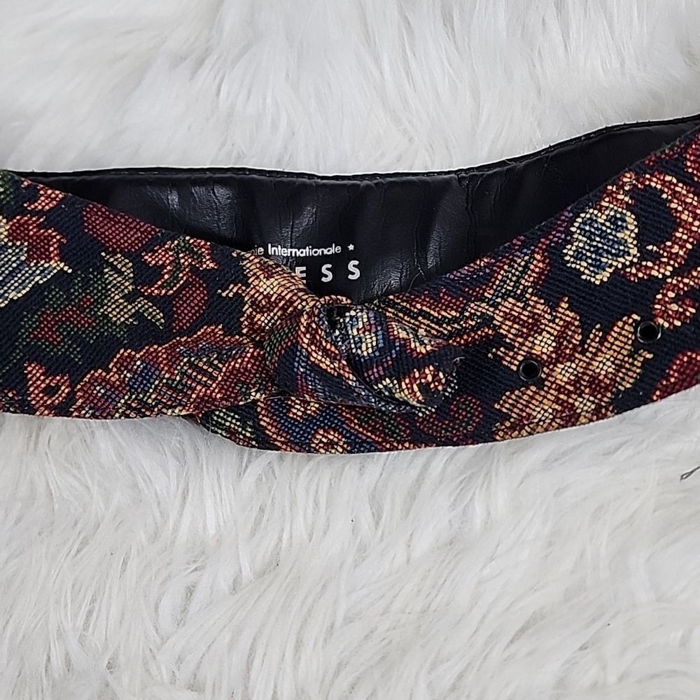 VintageTapestry Knot Belt Express